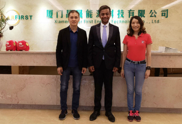 Un cliente nepalí nos visita para un proyecto solar de 33 MW