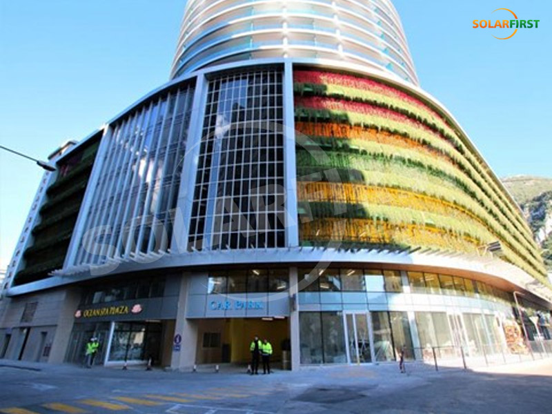Proyecto de muro cortina BIPV de 150 kW en Gibraltar, Reino Unido