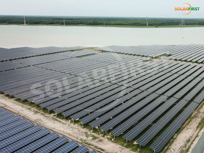 Proyecto de planta de energía terrestre de 108 MWp en Vietnam