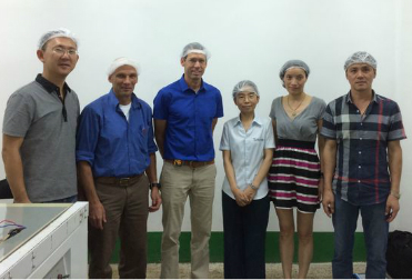 Clientes de Israel visitan nuestra línea de producción
