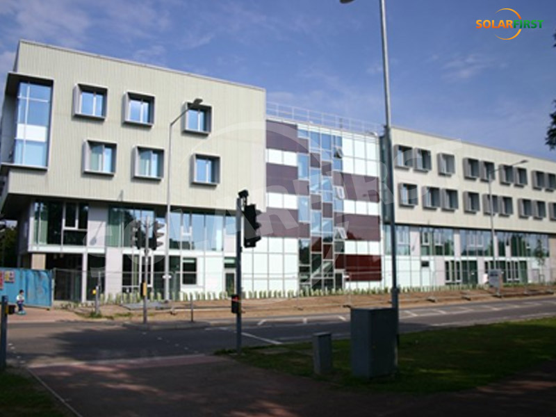 Proyecto de muro cortina BIPV de 120 kW en Cambridge, Reino Unido