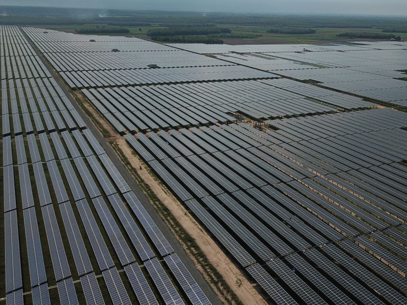 Jiangxi: Adherirse tanto al desarrollo centralizado como al distribuido, promover vigorosamente el desarrollo fotovoltaico.