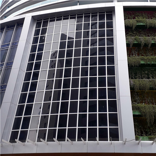 Proyecto de paneles solares de película fina en el Reino Unido