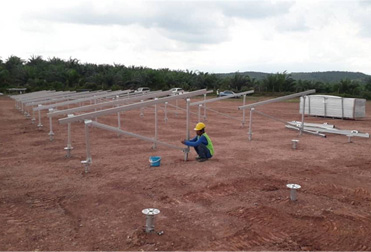 Proyecto de instalación de sistemas solares sobre pilotes de tornillo de 45 MWp en Malasia (2020)