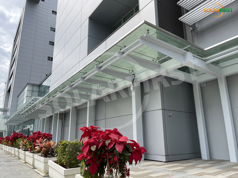 Proyecto de 100 kWp en la azotea de la sede del Departamento de Servicios Eléctricos y Mecánicos en Kowloon, Hong Kong