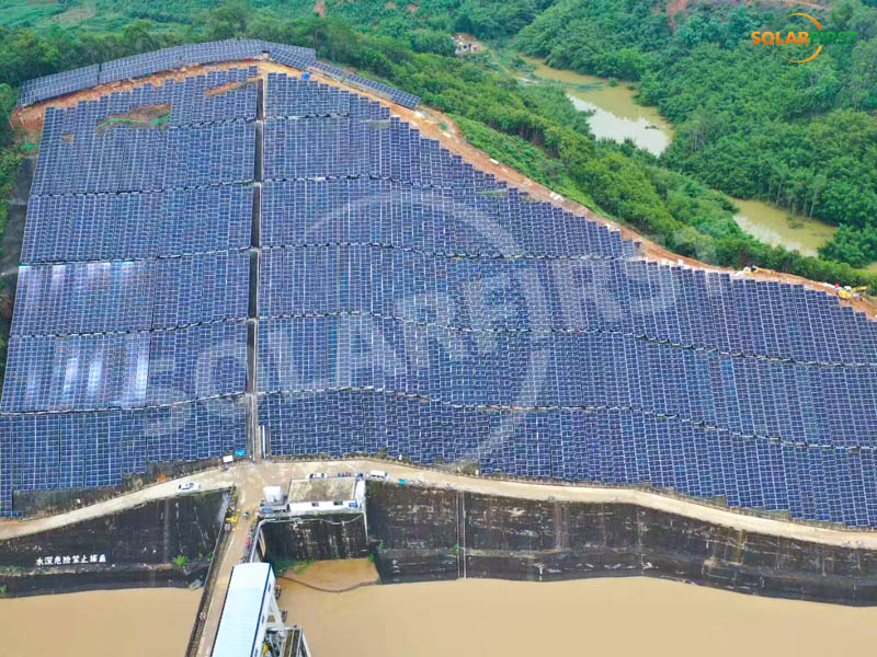 Proyecto de sistema de montaje flexible en pendiente de 3 MWp en Wuzhou, Guangxi